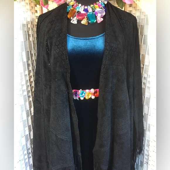 💖🌸 See new listing 🌺💜 Suzanne Somers Black Laser Cut Leather Cape Poncho - Picture 2 of 15